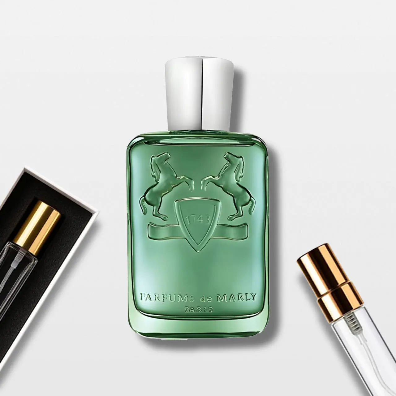 דיקנט בושם Greenley (גרינלי) מבית Parfums de Marly יוניסקס, מבט חזיתי על בקבוקון הנשיאה הנוח לשמירה על ניחוח רענן בכל מקום.