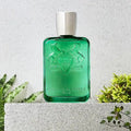בושם Greenley (גרינלי) Parfums de Marly יוניסקס בצילום אווירה מהודר, תוספת רעננה שמשדרגת כל לוק יומיומי או ערב.