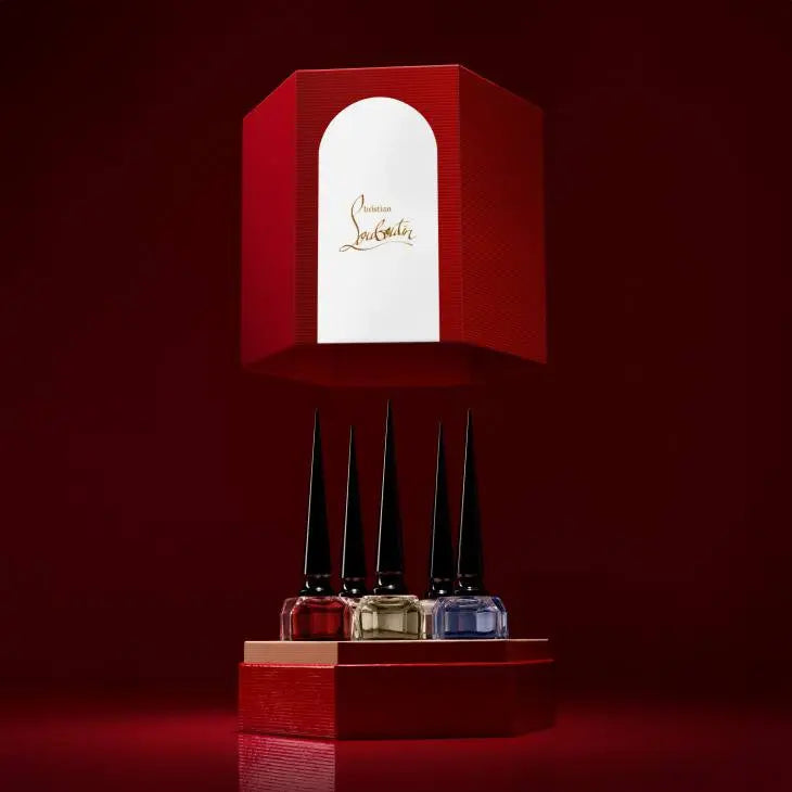 סט מיניאטורות Christian Louboutin Fétiche Collection – 5 בשמי EDP, 9 מ״ל כל אחד, בקבוקי זכוכית עם פקק סטילטו