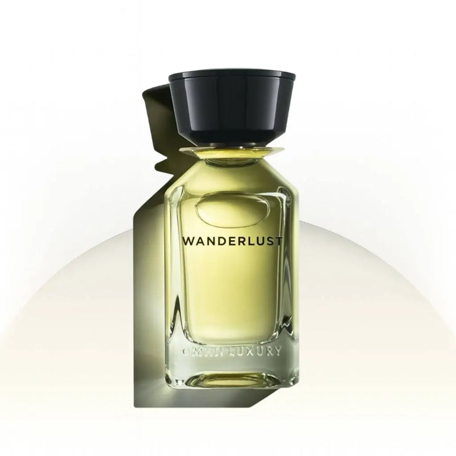 Wanderlust Omanluxury בושם נישה יוניסקס 100 מ״ל EDP | דיקנט 10 מ״ל | לימון, ברגמוט, פלפל ורוד, קסיס, קינמון, זעפרן, עץ גאיאק, ארז ולבונה